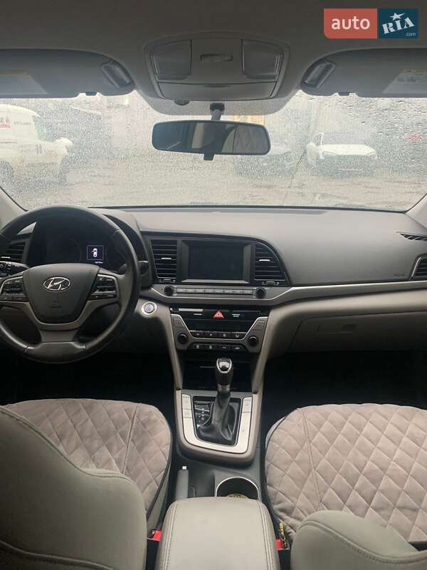 Седан Hyundai Elantra 2016 в Киеве