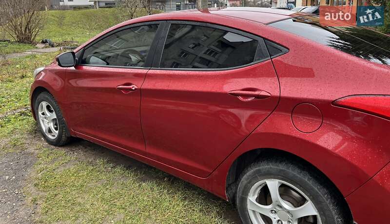 Седан Hyundai Elantra 2013 в Львове
