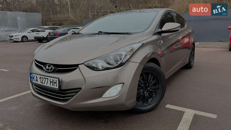 Hyundai Elantra 2012