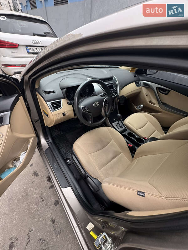 Седан Hyundai Elantra 2013 в Киеве