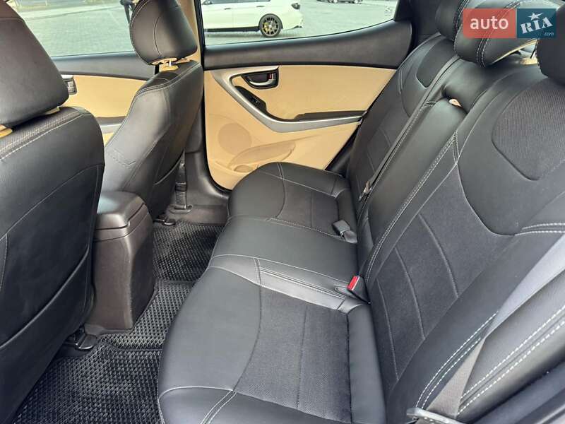 Седан Hyundai Elantra 2013 в Днепре