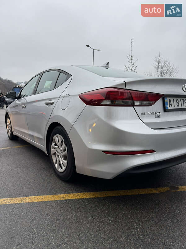 Седан Hyundai Elantra 2016 в Киеве