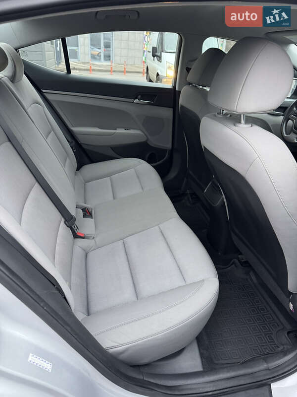 Седан Hyundai Elantra 2016 в Киеве