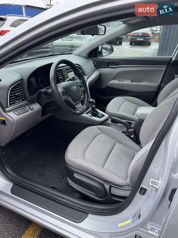 Седан Hyundai Elantra 2016 в Киеве