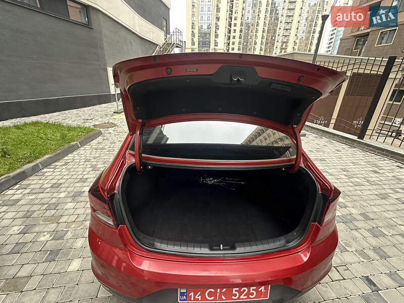 Седан Hyundai Elantra 2019 в Одессе