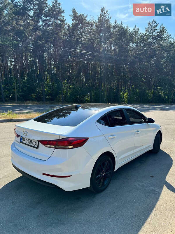 Седан Hyundai Elantra 2016 в Кропивницком