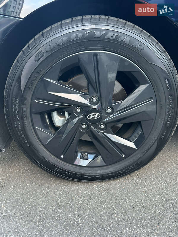 Седан Hyundai Elantra 2020 в Киеве
