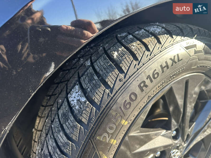 Седан Hyundai Elantra 2022 в Києві