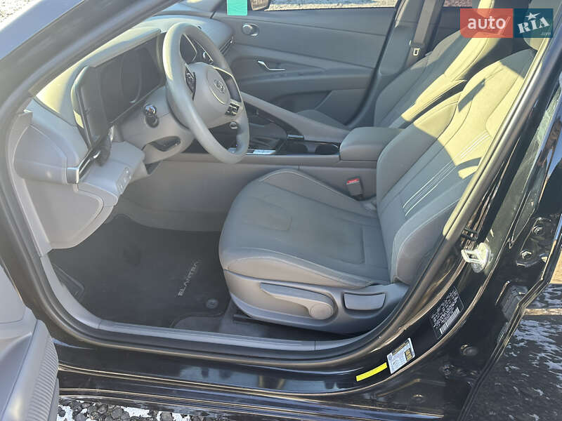Седан Hyundai Elantra 2022 в Києві