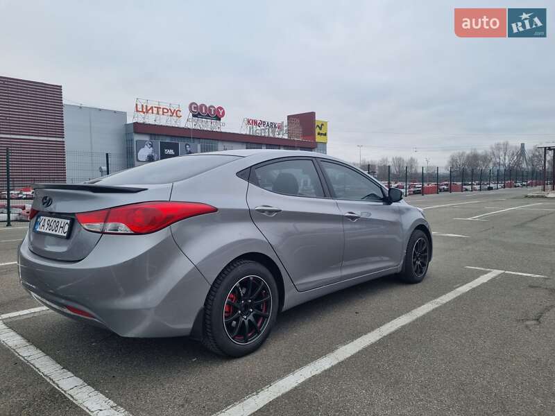 Седан Hyundai Elantra 2012 в Києві