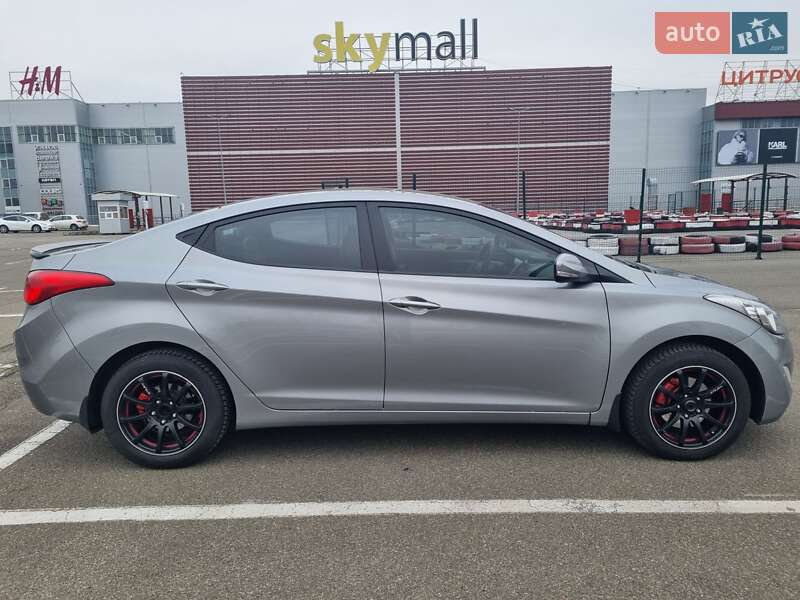 Седан Hyundai Elantra 2012 в Києві