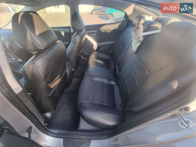 Седан Hyundai Elantra 2012 в Києві