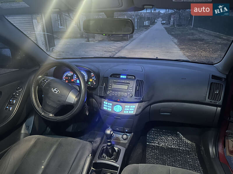 Седан Hyundai Elantra 2008 в Демидове