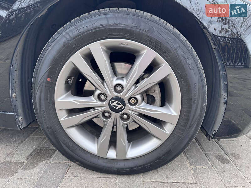 Седан Hyundai Elantra 2018 в Дніпрі