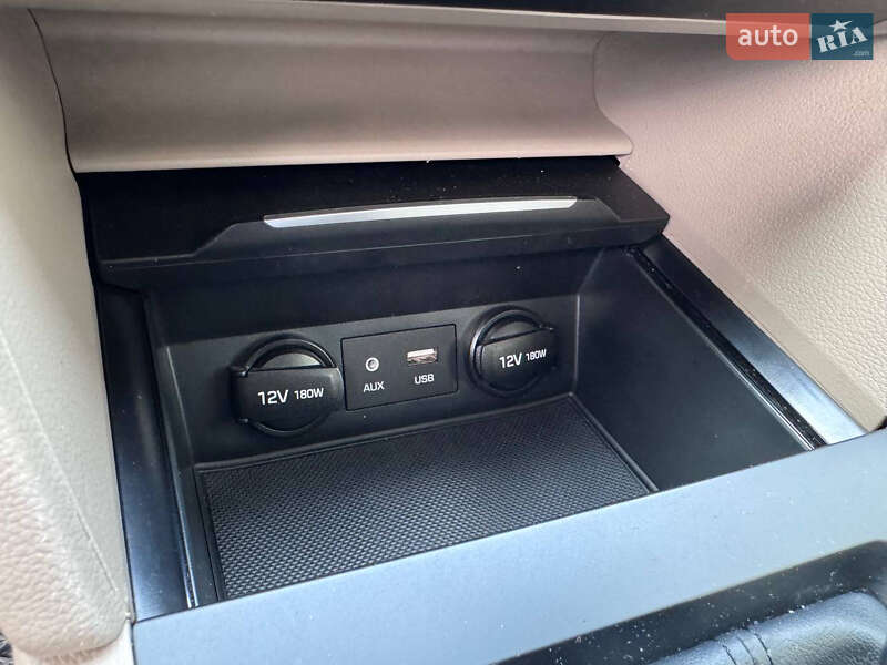 Седан Hyundai Elantra 2018 в Дніпрі