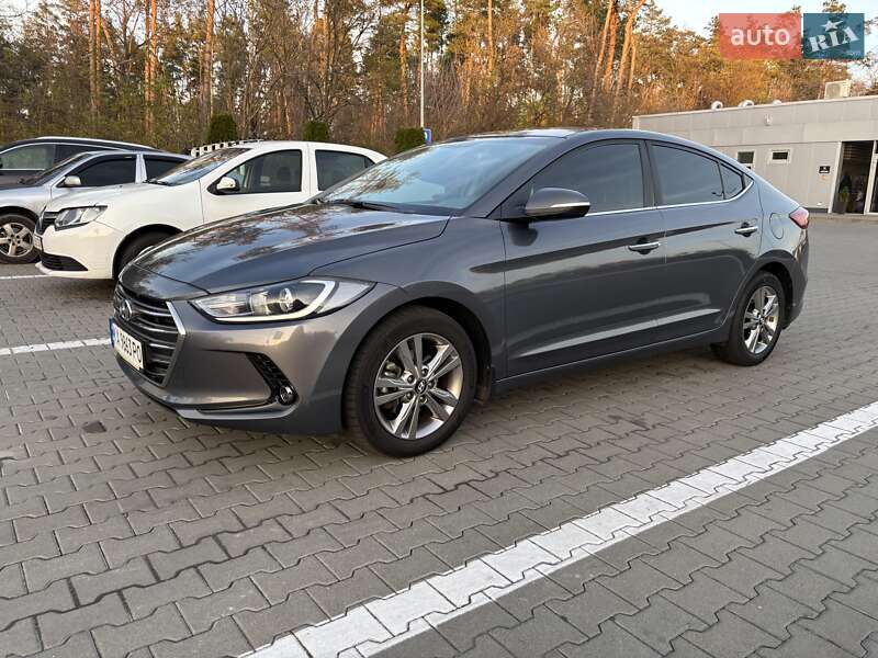Седан Hyundai Elantra 2018 в Киеве