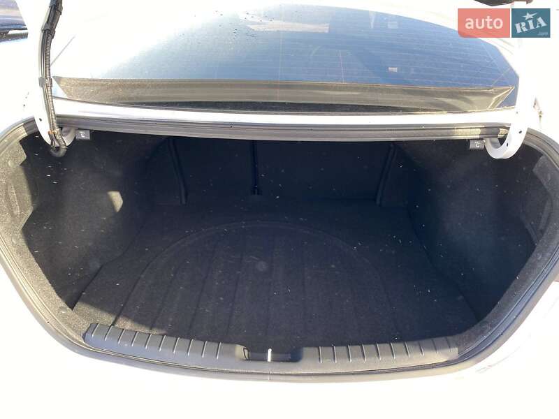 Седан Hyundai Elantra 2018 в Львове