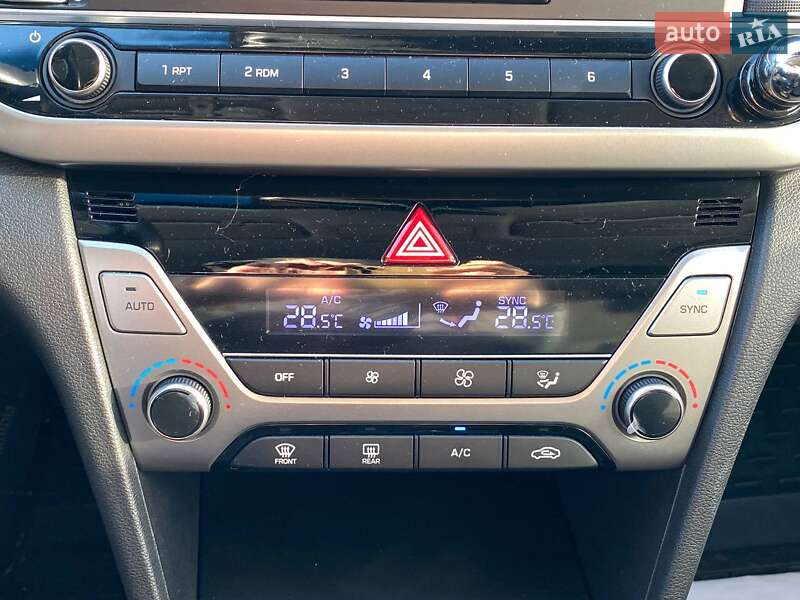 Седан Hyundai Elantra 2018 в Львове