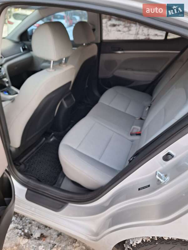Седан Hyundai Elantra 2016 в Києві фото 2 Седан Hyundai Elantra 2016 в Києві