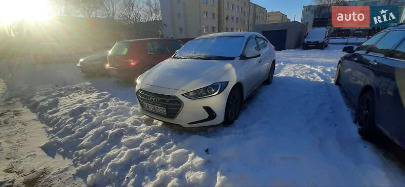 Седан Hyundai Elantra 2018 в Киеве