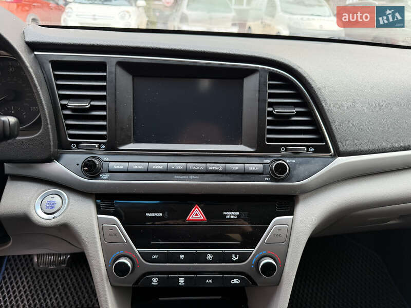 Седан Hyundai Elantra 2017 в Ирпене