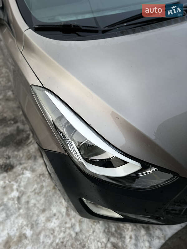 Седан Hyundai Elantra 2012 в Киеве