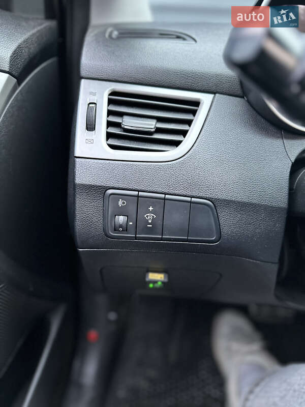 Седан Hyundai Elantra 2012 в Киеве