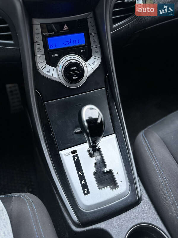 Седан Hyundai Elantra 2012 в Киеве
