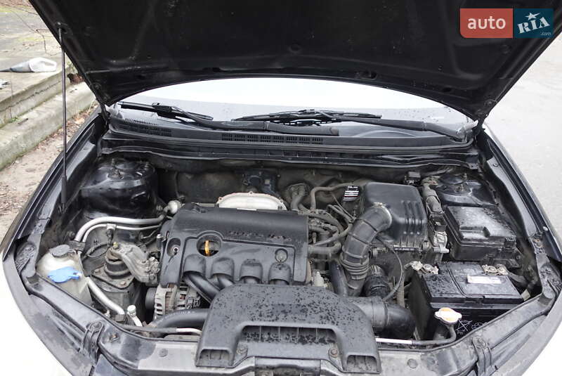 Седан Hyundai Elantra 2008 в Киеве