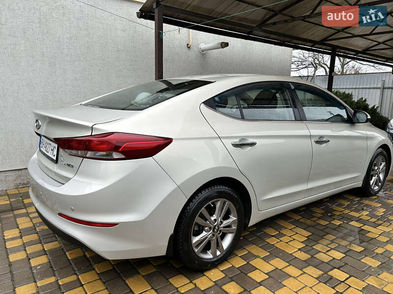 Седан Hyundai Elantra 2016 в Одессе