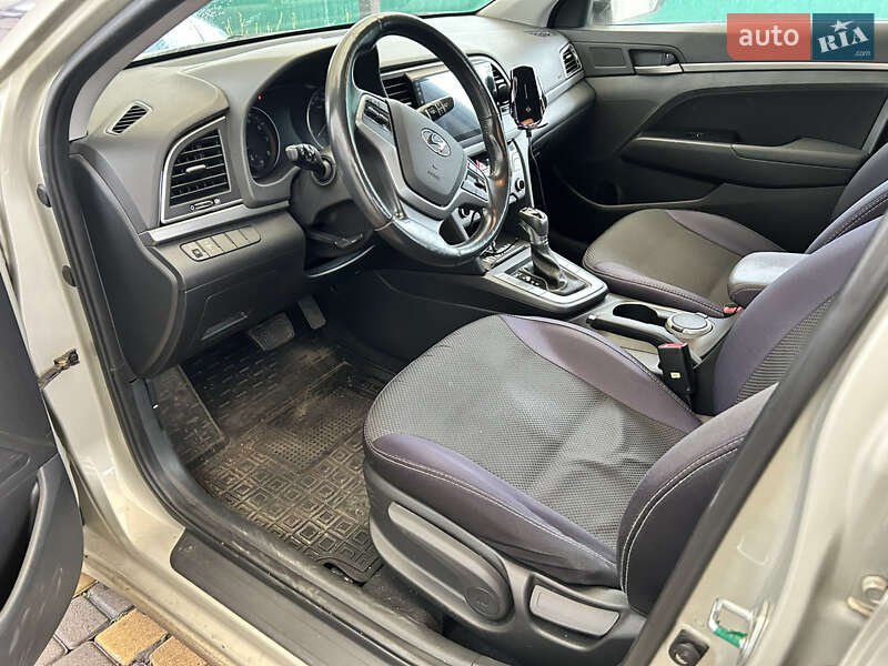 Седан Hyundai Elantra 2016 в Одессе