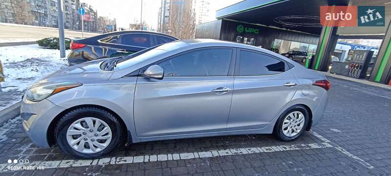 Седан Hyundai Elantra 2015 в Киеве