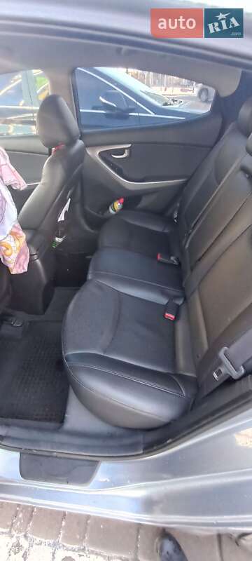 Седан Hyundai Elantra 2015 в Киеве