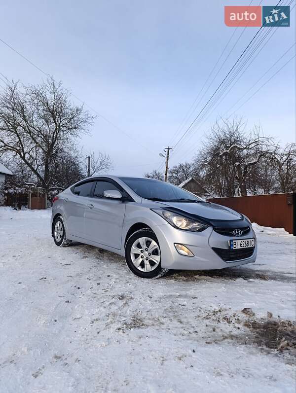 Седан Hyundai Elantra 2011 в Семенівці