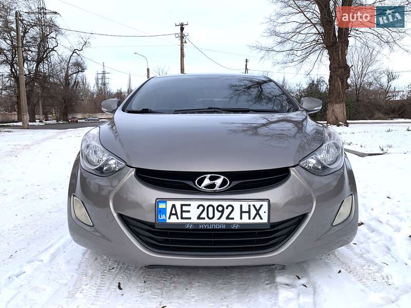 Седан Hyundai Elantra 2013 в Кривом Роге