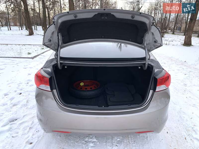 Седан Hyundai Elantra 2013 в Кривом Роге