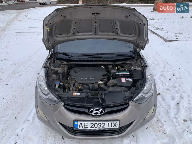 Седан Hyundai Elantra 2013 в Кривом Роге