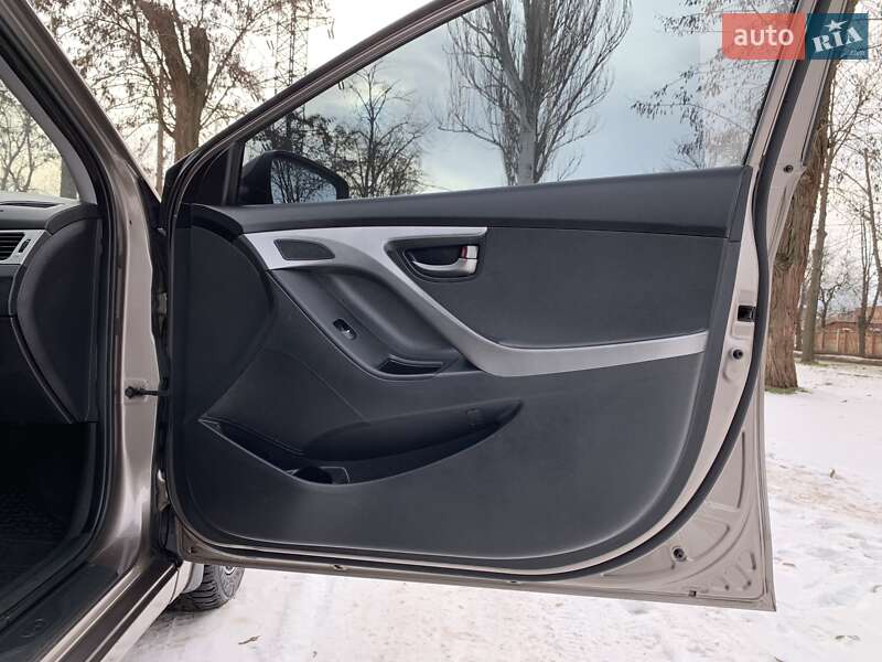 Седан Hyundai Elantra 2013 в Кривом Роге