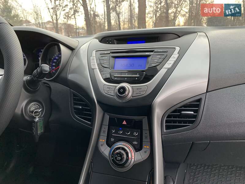 Седан Hyundai Elantra 2013 в Кривом Роге