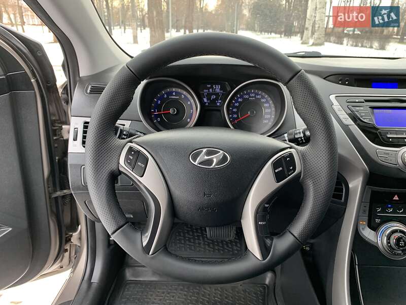 Седан Hyundai Elantra 2013 в Кривом Роге