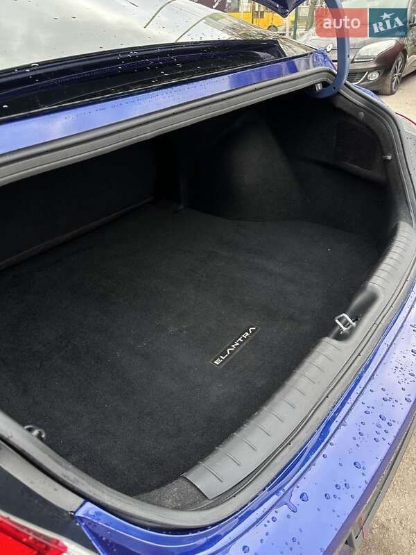 Седан Hyundai Elantra 2022 в Сумах