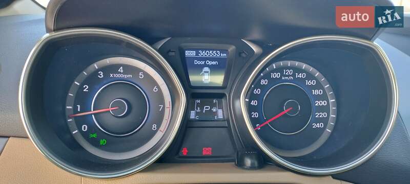 Седан Hyundai Elantra 2012 в Киеве