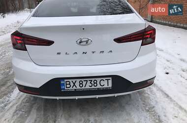 Седан Hyundai Elantra 2019 в Києві