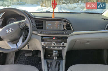 Седан Hyundai Elantra 2019 в Киеве