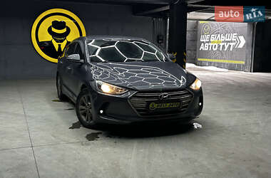Седан Hyundai Elantra 2018 в Черновцах