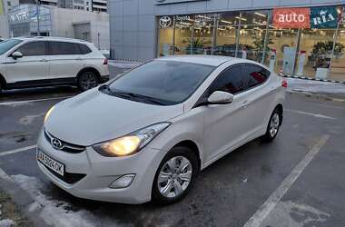 Седан Hyundai Elantra 2013 в Краснограде