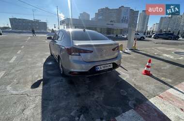 Седан Hyundai Elantra 2019 в Києві