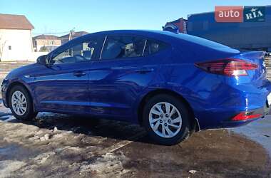 Седан Hyundai Elantra 2019 в Киеве