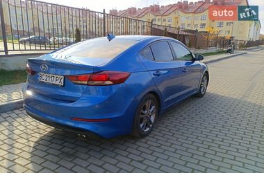 Седан Hyundai Elantra 2016 в Львові