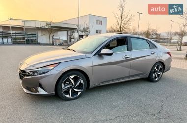 Седан Hyundai Elantra 2023 в Львове